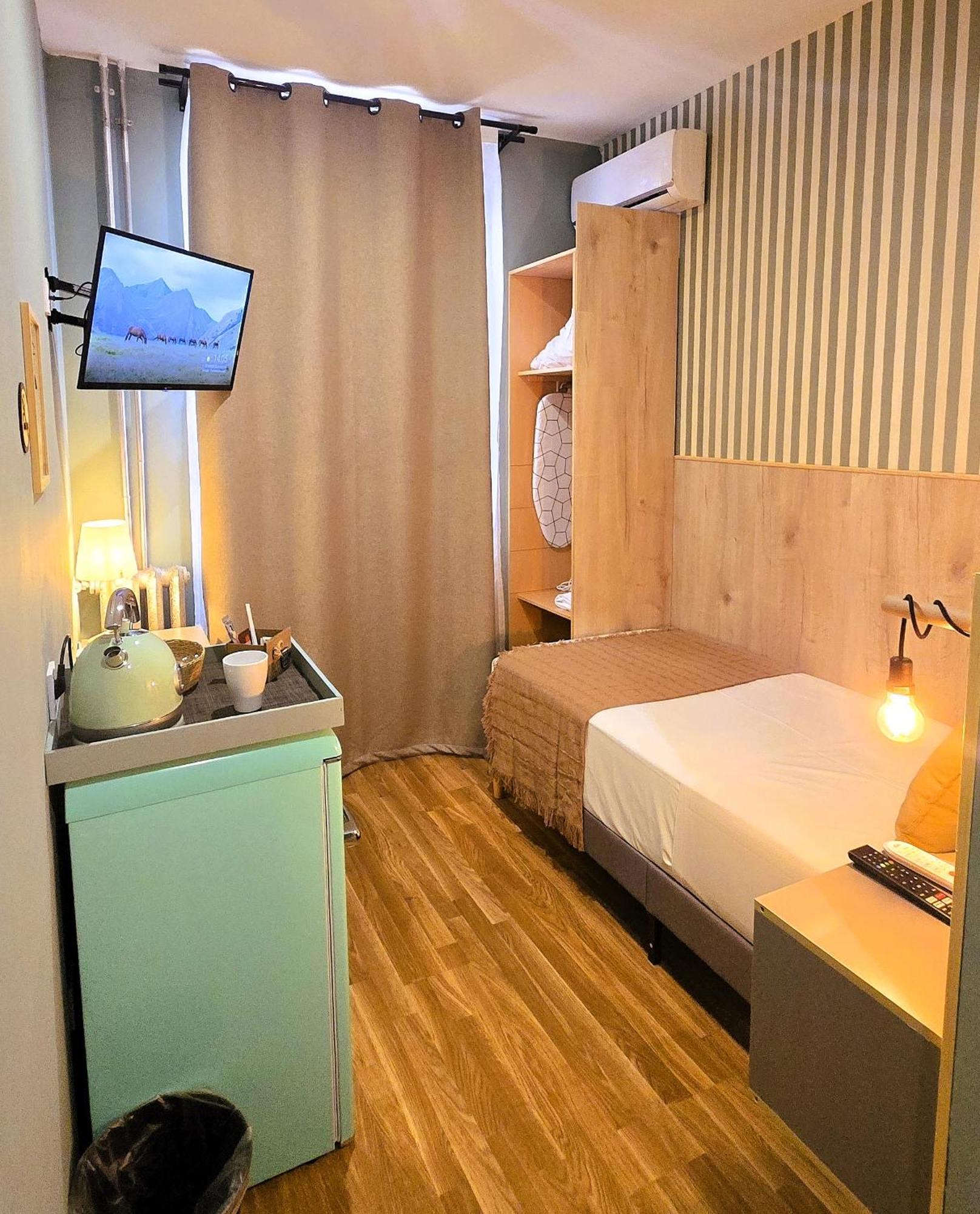Luxury Green Hostal Madrid Gran Via Esterno foto